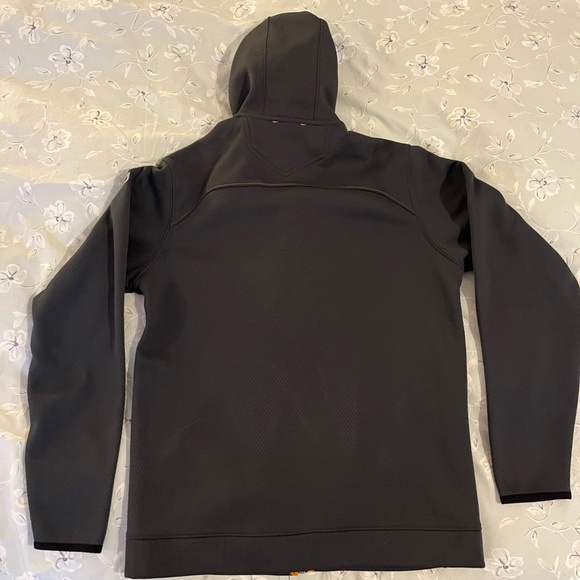 Spring Sale! Eddie Bauer zipped hoodie - like new. Fits: 5’ 6”- 10” & 130-150lbs - Picture 4 of 10